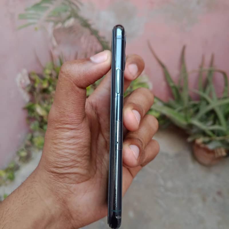 iphone 11 pro 2