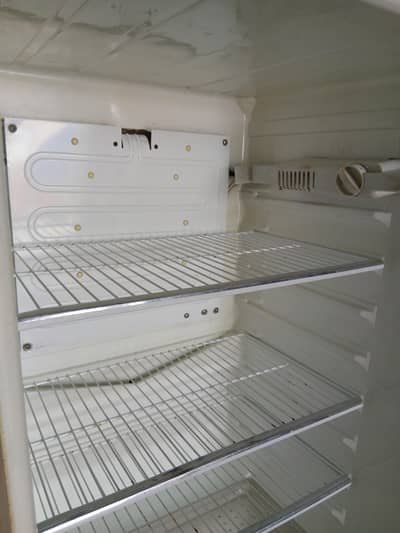 dawlance full size fridge good condition