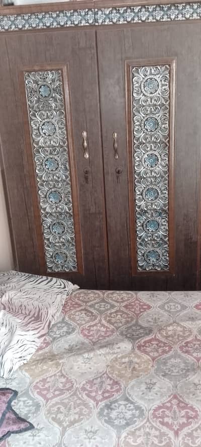 BED SET WITH SIDE TABLES WARDROBE ALMARI DRESSING TABLE