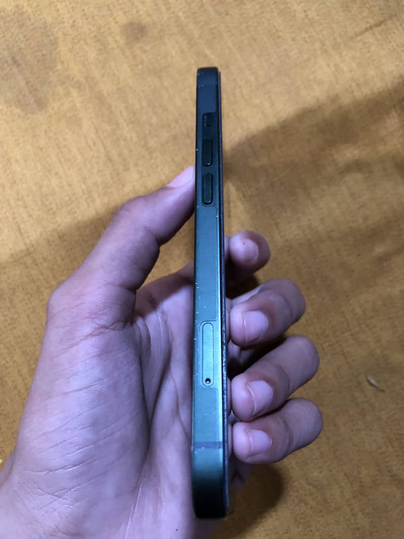 Iphone 13 4