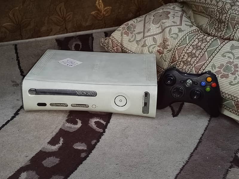 X BOX 360 WITH ONE CONTROLLER  0
