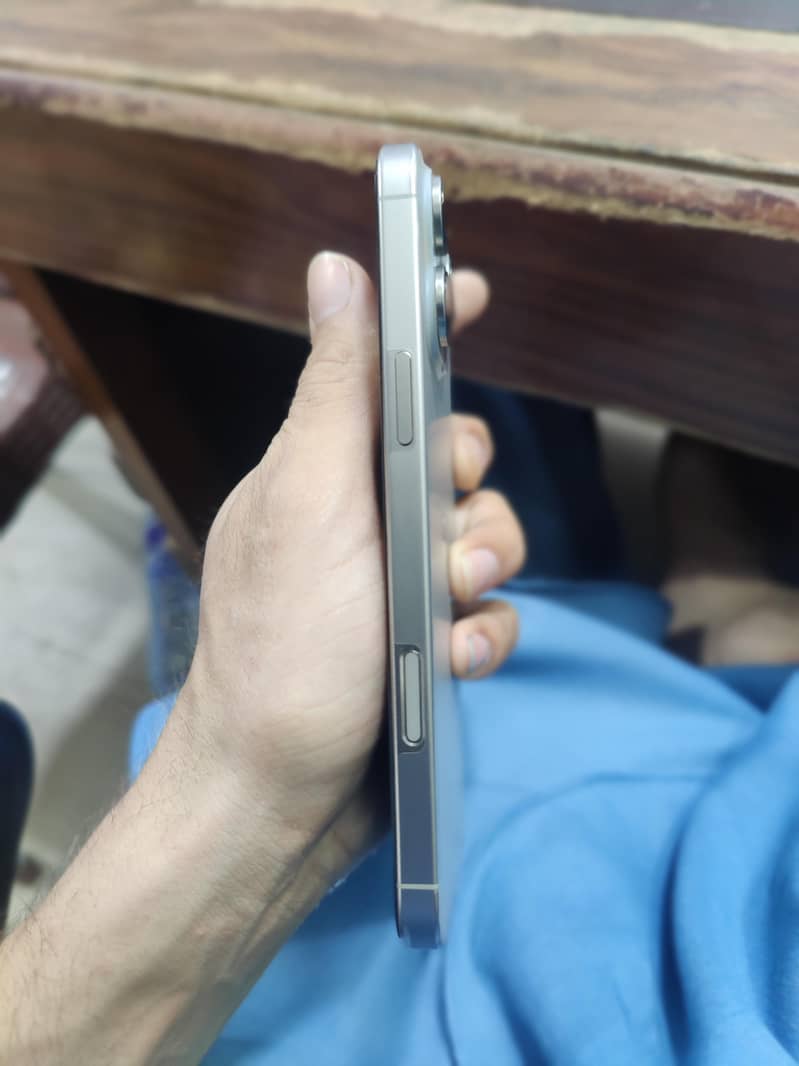 iphone 16 pro max 1