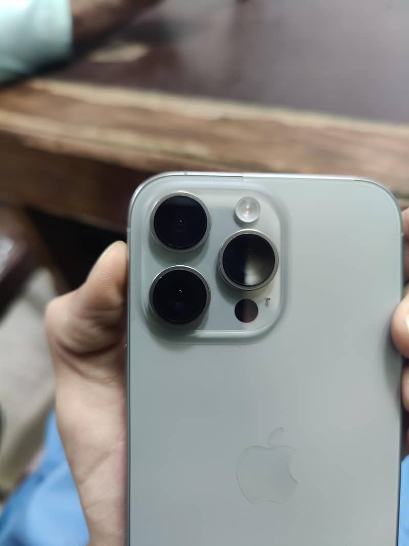 iphone 16 pro max 3