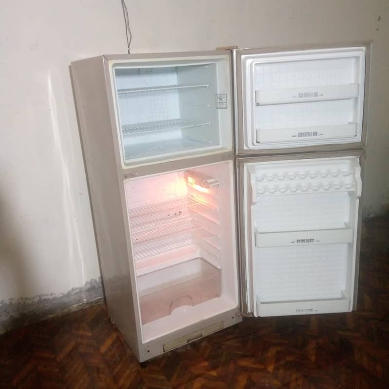 Fridge Dawlance 1