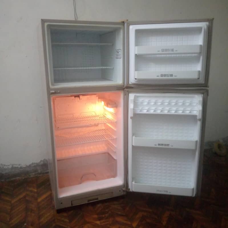 Fridge Dawlance 2