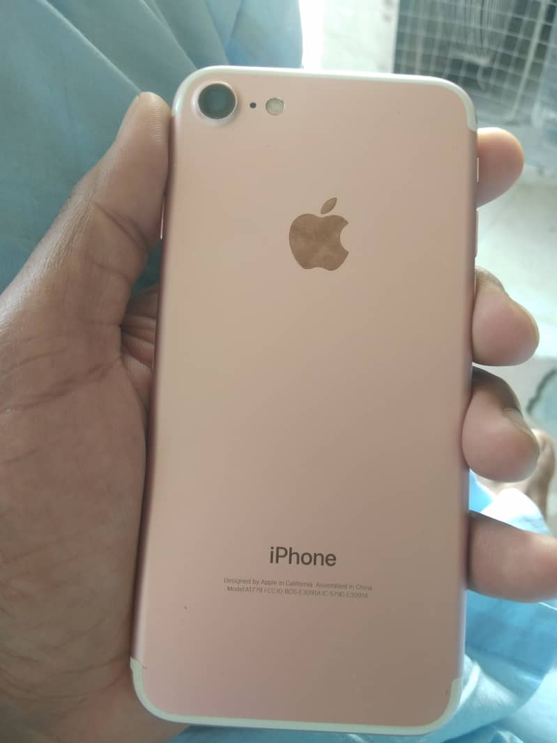 Apple iPhone 7 0