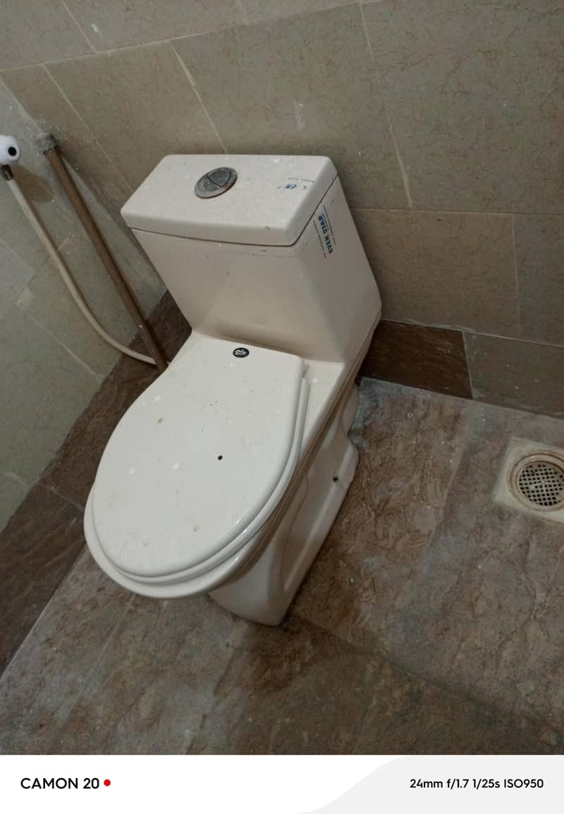 commode for sell 0