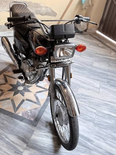 Booht hi Acha Motorcycle hai one hand use hi  condition 10/10 hai