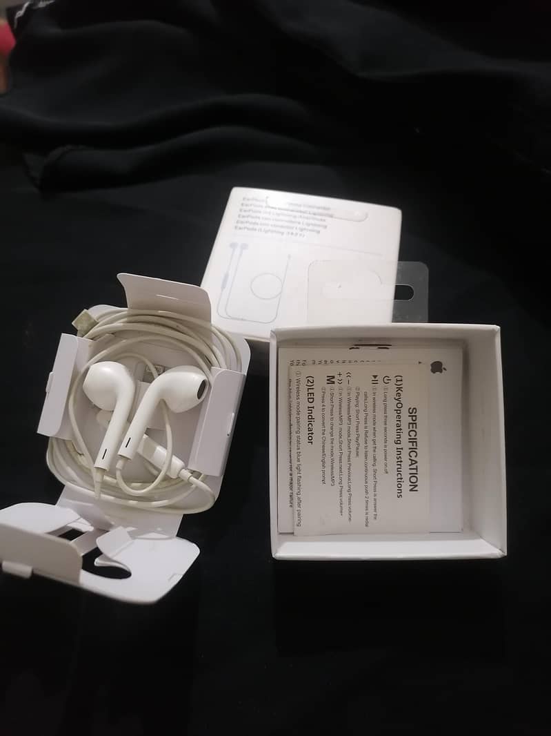 iphone handfree. . . 0