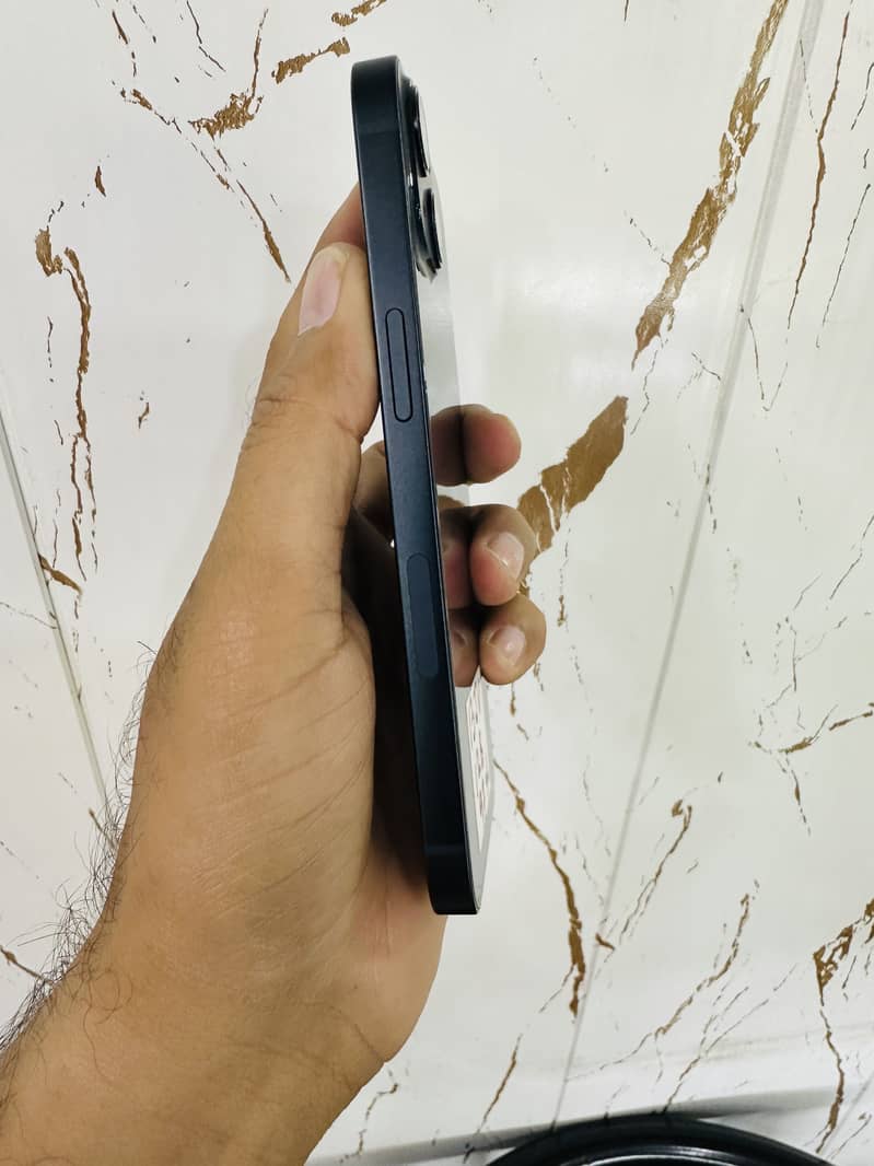 iPhone 13 3