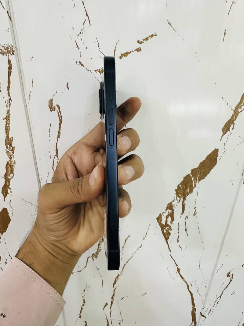iPhone 13 5