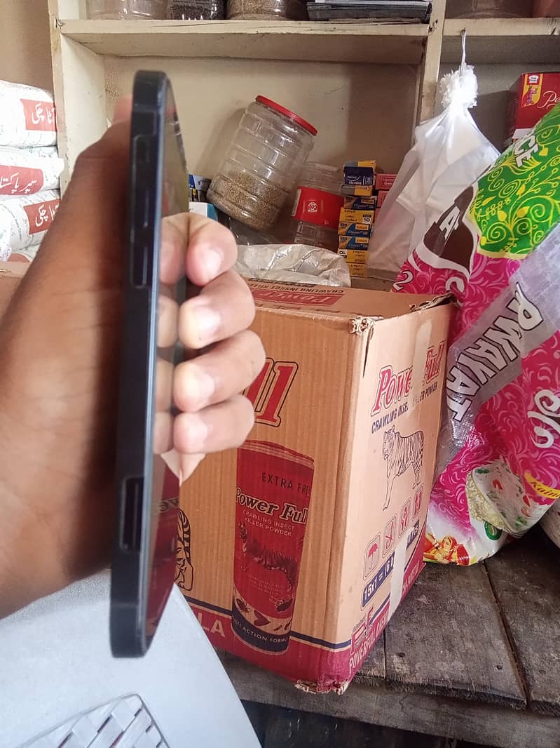 Apple iPhone 12 3