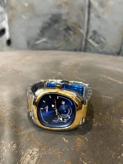 HERVI Stylish Blue Dial Watch – Metal Strap