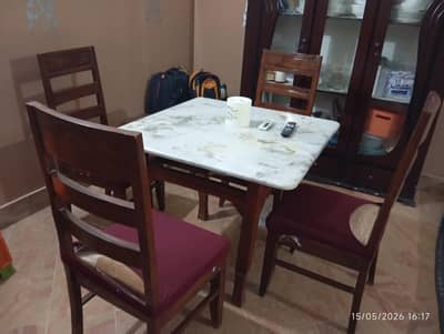 4 seater dinning table