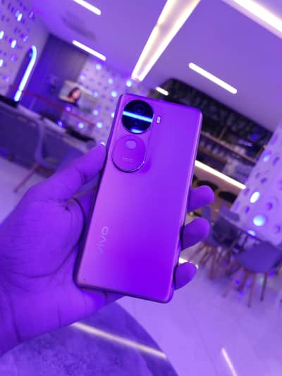 v40e lush condition with box charger