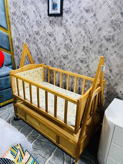 wooden Baby cot with draw 10/10