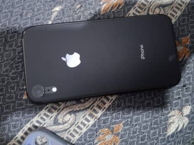 IPHONE XE FACTORY UNLOCKED LUSH CONDITION 10/10