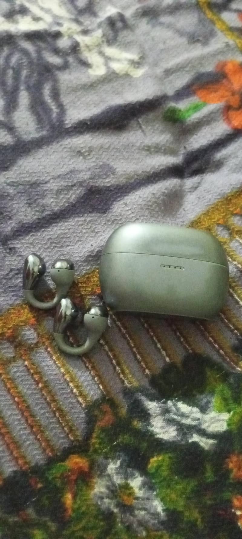 earbuds 2
