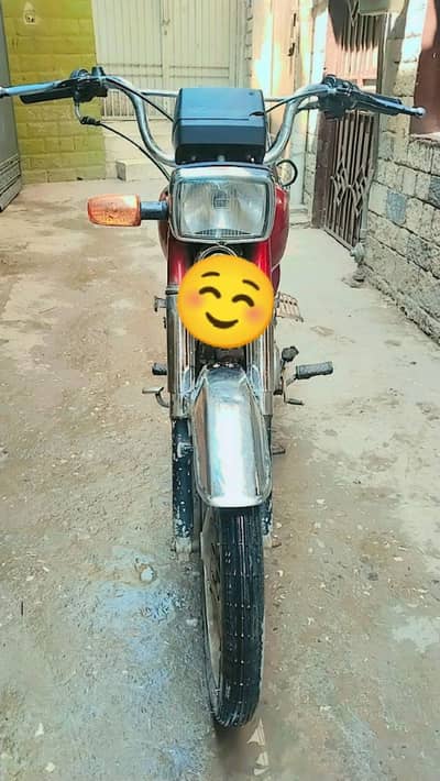 Honda 70 bike hai in the Red color model 2007 the bike