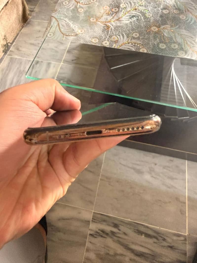 iPhone xs 3