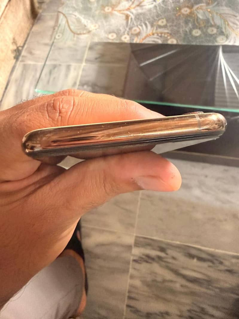 iPhone xs 4