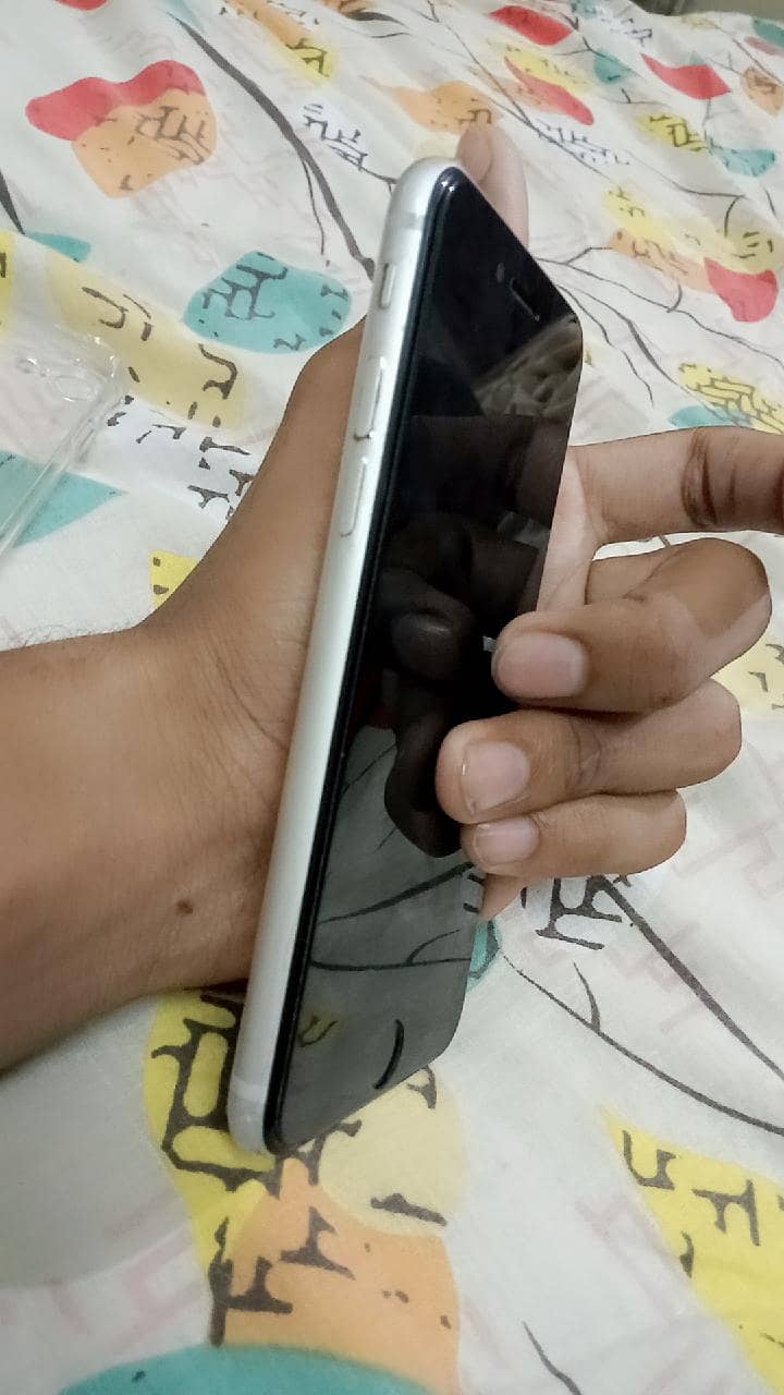 IPHONE SE 2 GENERATION 1