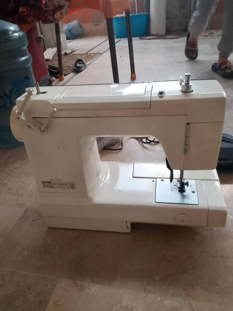sewing machine  janome 1