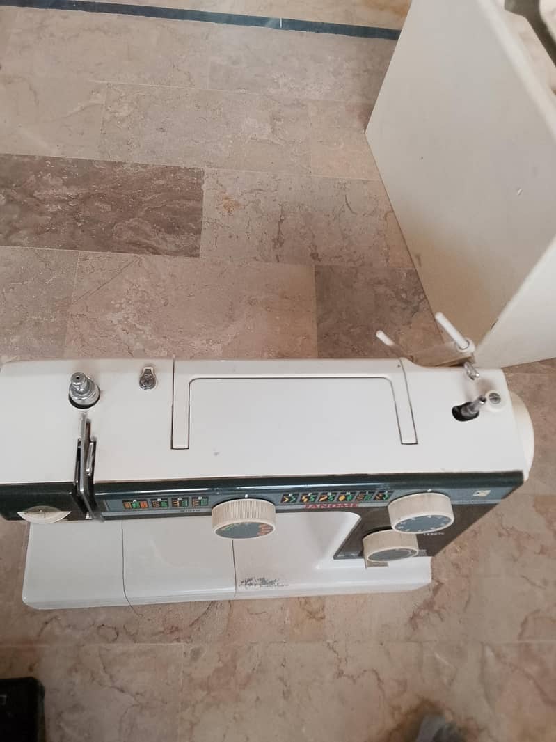 sewing machine  janome 5