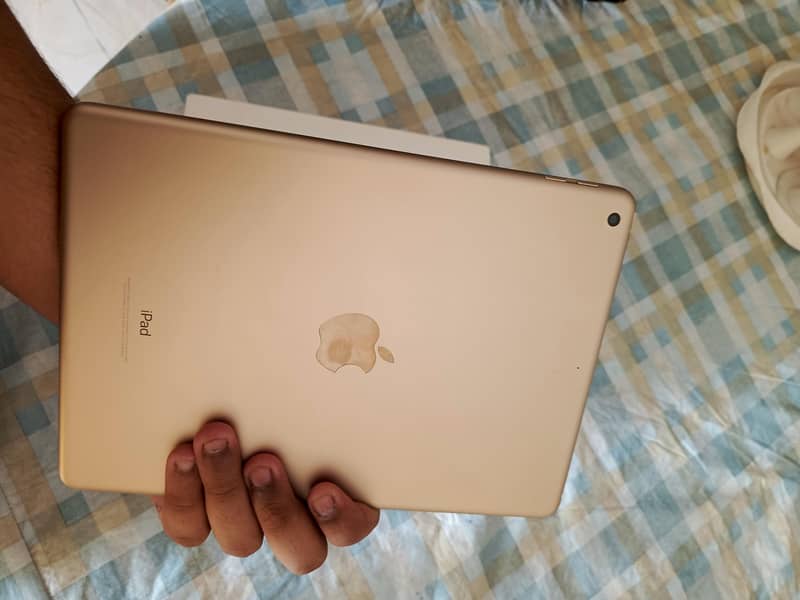 Ipad 5th generation 32gb 1