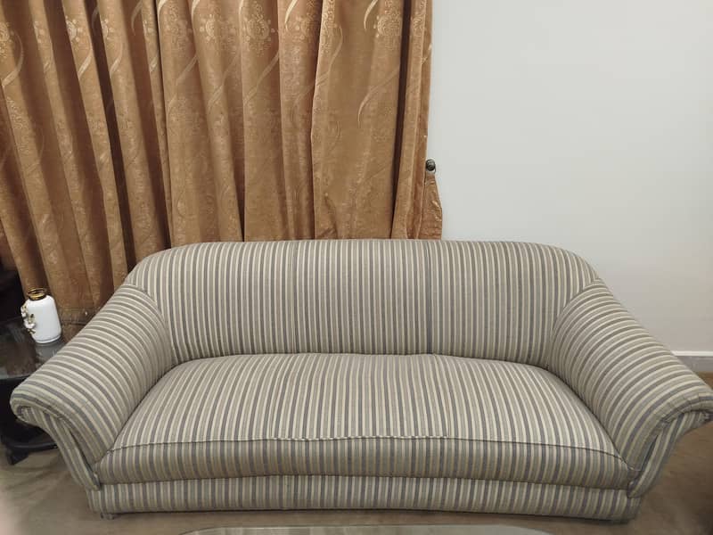 Solid sofa set in good condition 2