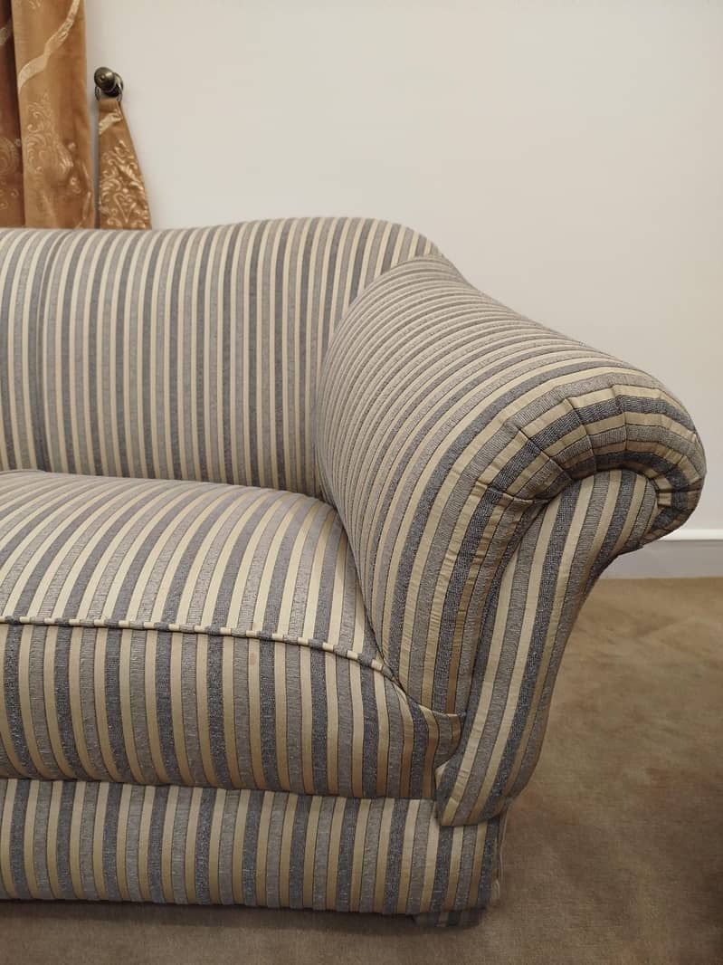 Solid sofa set in good condition 3