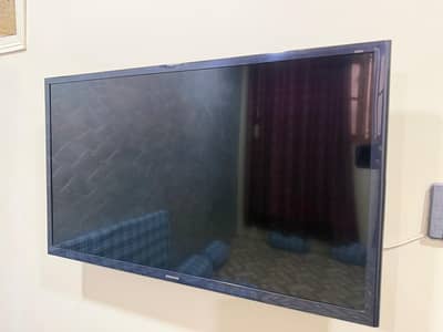 Samsung LCD | 32 inch | LCD | Like New | Home Use | Urgent