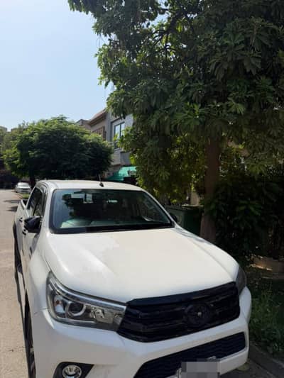 Toyota Hilux Revo V Automatic 2.8 2020 Model