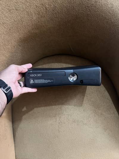 Xbox 360S Jasper-Jailbreak- with 2 controllers