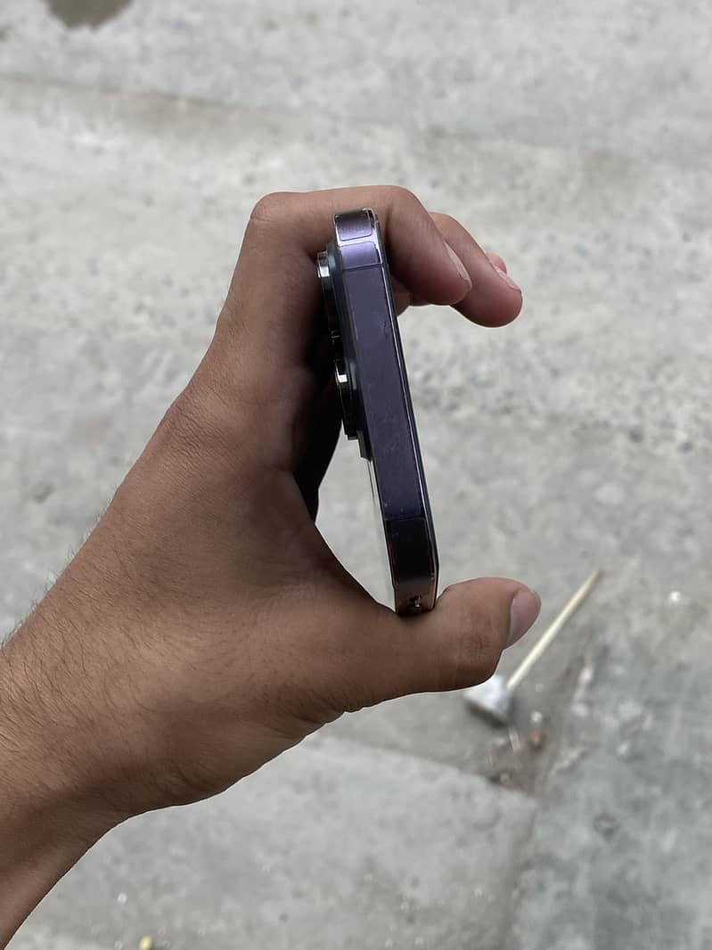 IPhone 14 pro 4