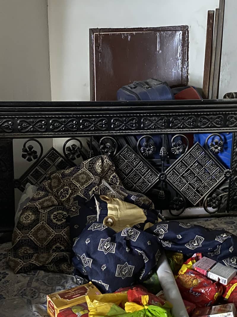 iron bed 1