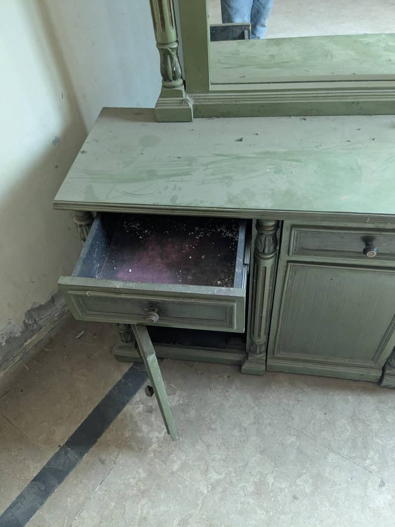 dressing table with mirror 1
