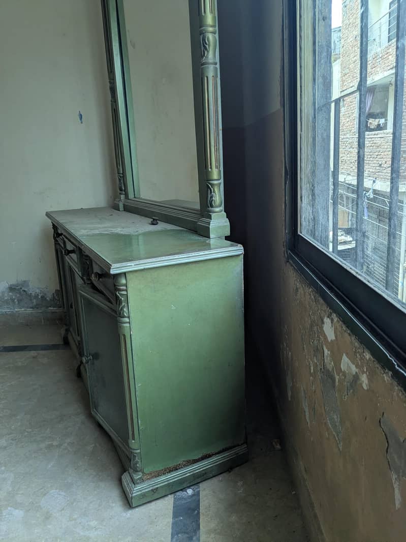 dressing table with mirror 2