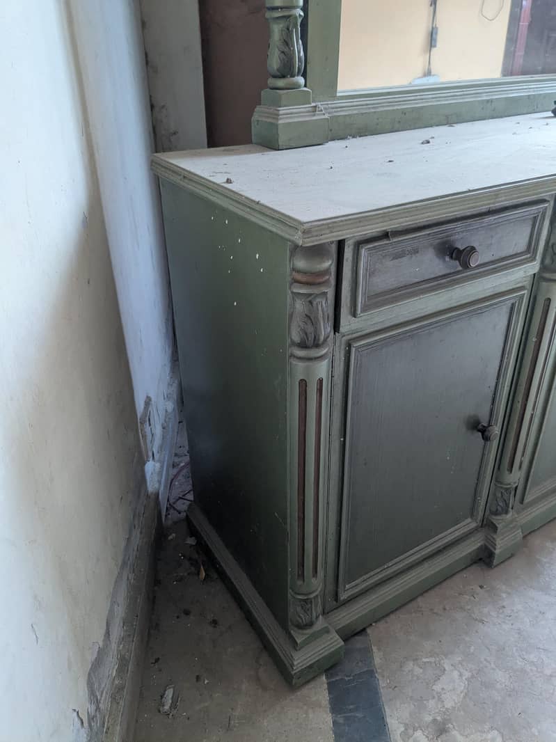 dressing table with mirror 3