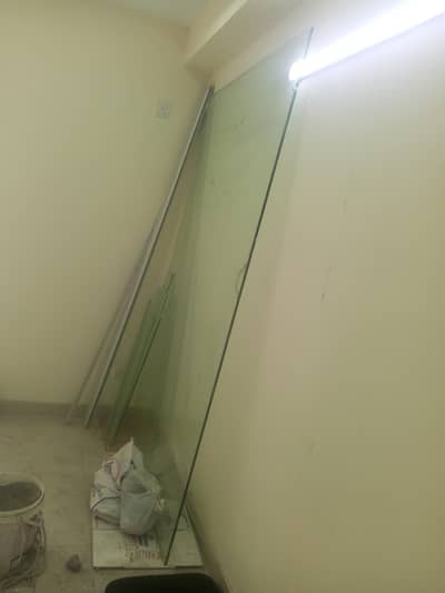 neat and clear 12 mm glass partition