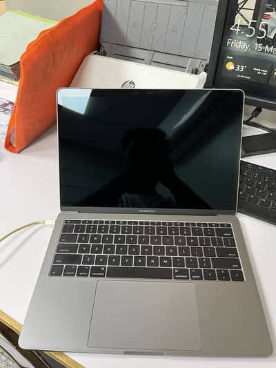 MacBook Pro 2017 with box Exchange possible