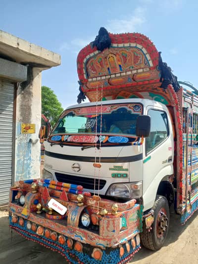 Hino dutro