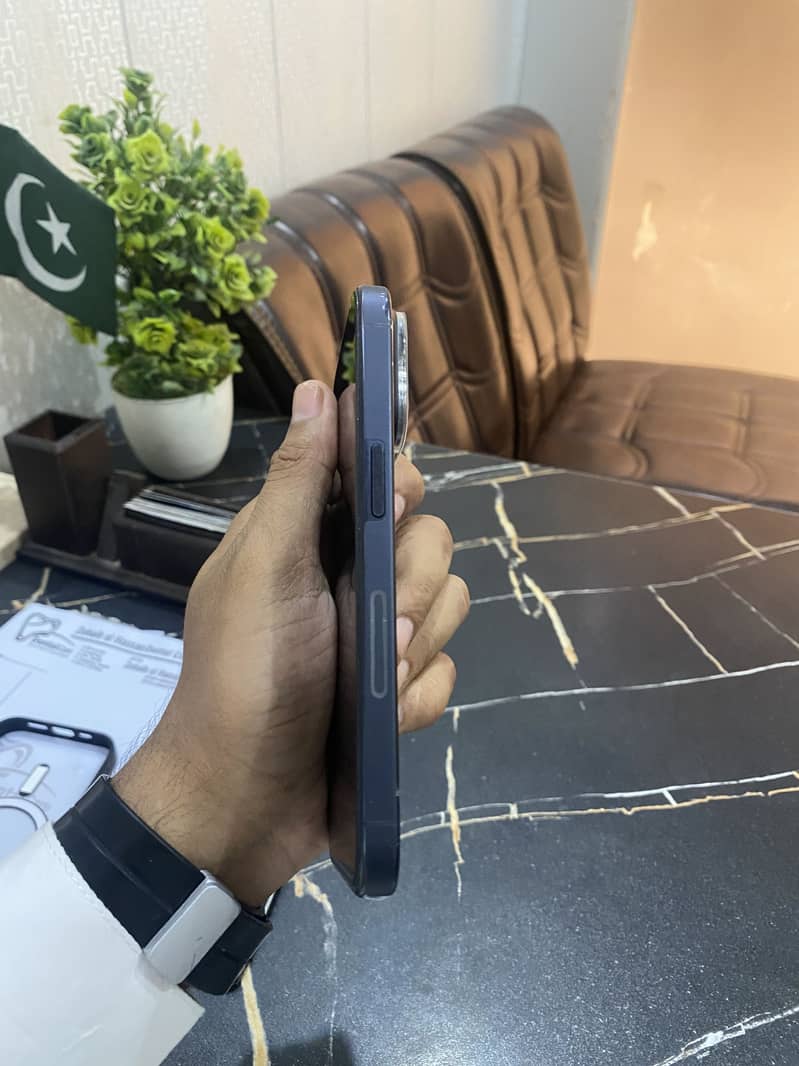 iPhone 15 pro 2