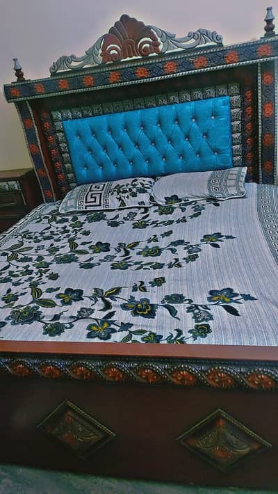 Queen size wooden double bed with mattres 2 sides table good condition
