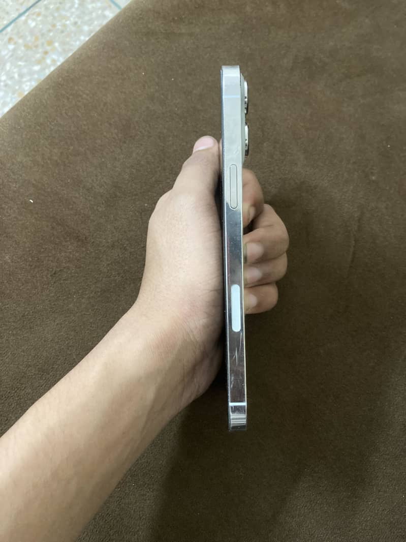 iPhone 13 pro max 4