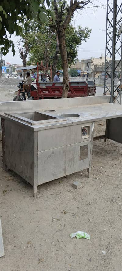 cooling ice cream counter