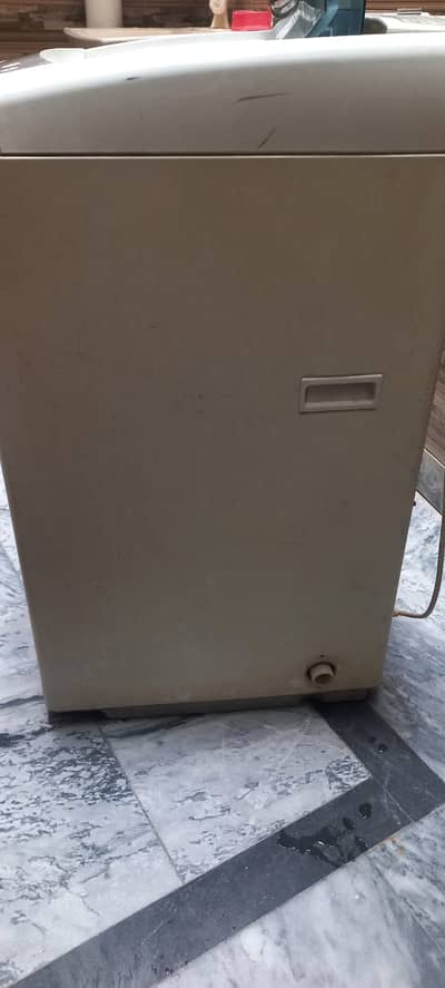Dawlance semi-automatic/top-load washing machine, likely model DWF-110