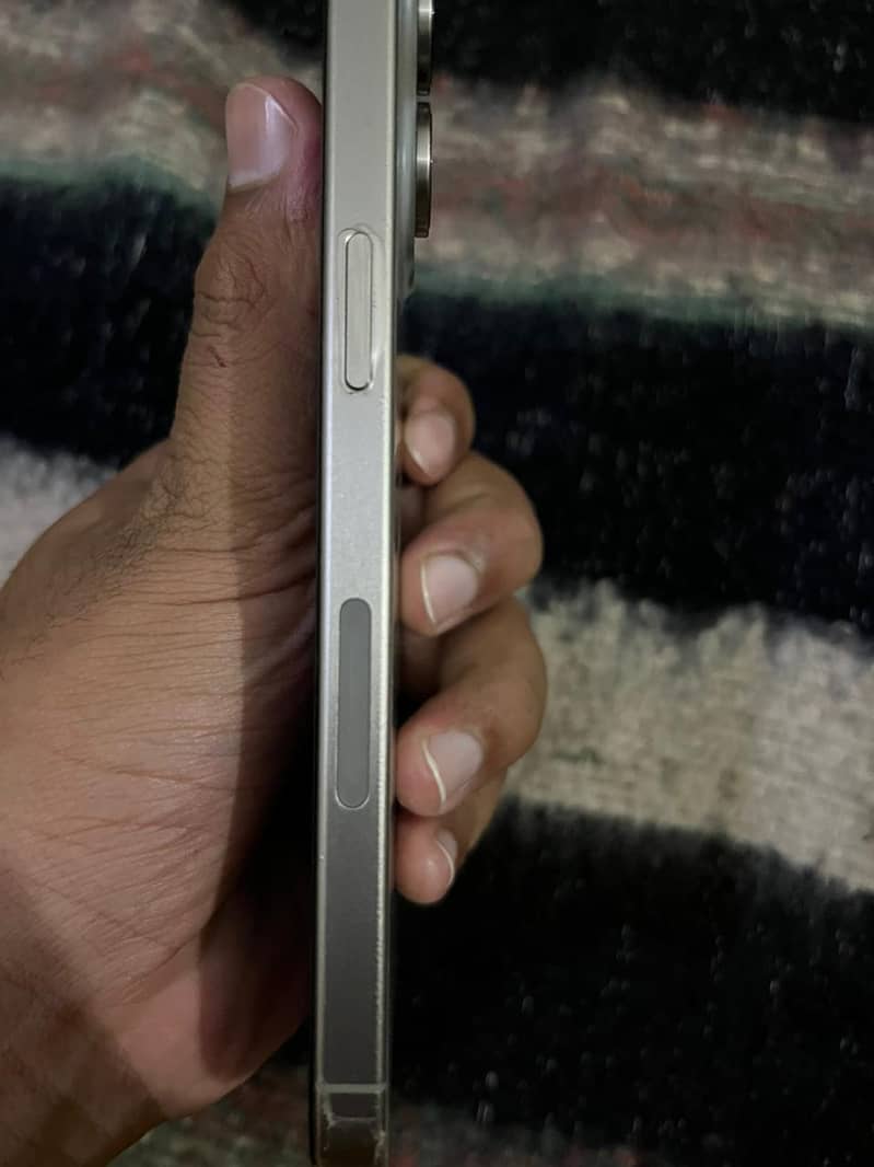 Iphone 15 pro max 3