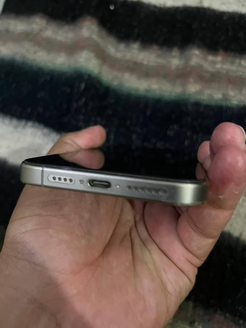 Iphone 15 pro max 4