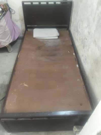 Single Bed without Matreos
